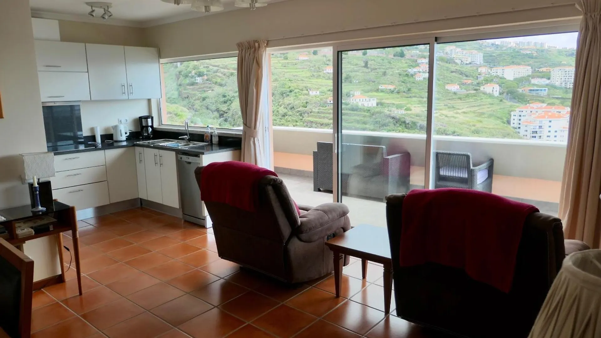 Aylevarroo Penthouse Caniço 0*,